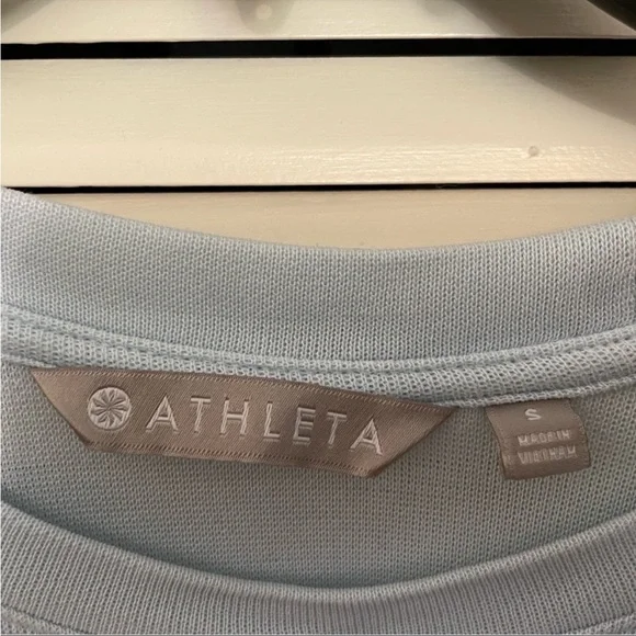 Athleta light blue long sleeve shirt - Picture 4 of 6
